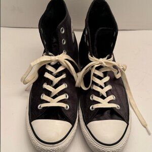 Converse Black velvet high top shoes size 10 in perfect condition worn once.
